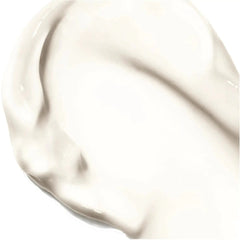 Textura fluida Ultra Facial UV Defense aplicada sobre piel
