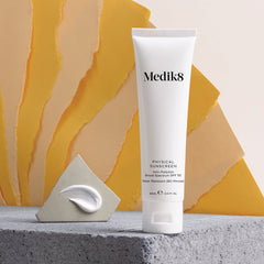 Medik8 Physical Sunscreen SPF50+ textura