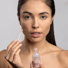 Detalle del envase de Mandelic Refining Cleanser M.A.D. Skincare