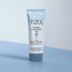 Comparativa con y sin TIZO 3 SPF 40 mostrando unificación del tono