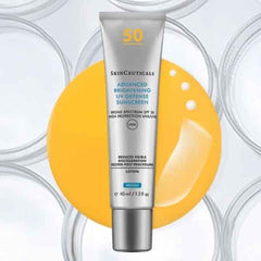 Frasco Advanced Brightening UV Defense SPF 50 SkinCeuticals de lado con etiqueta
